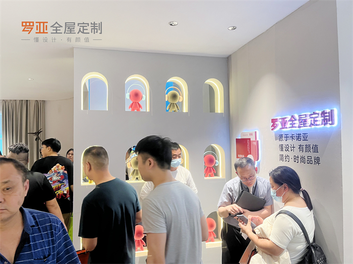 羅亞全屋定制以輕投高產(chǎn)·贏在起點綻放廣州定制家居展